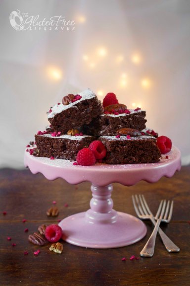 Festive Gluten-Free Raspberry and Pecan Gooey Brownies (dairy-free option) #cake #brownie #christmas #glutenfree #dairyfree
